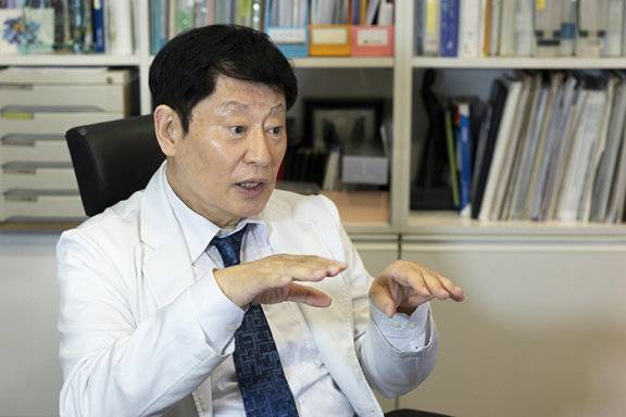 38년차 난임전문의 조정현 사랑아이여성의원 원장은 “자궁 기형은 대부분 타고나며 조기 진단으로 난임을 예방할 수 있다”고 말했다. 조영철 기자