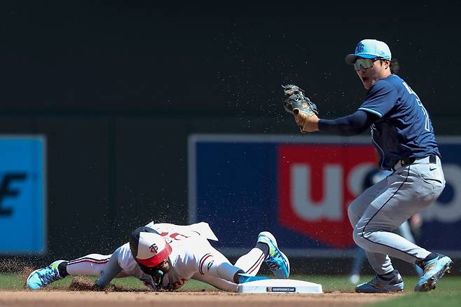 탬파베이 레이스 내야수 김하성이 지난 5일 미네소타 트윈스전에서 부상 복귀전을 치르며 수비에 임하고 있다. AFP 연합뉴스