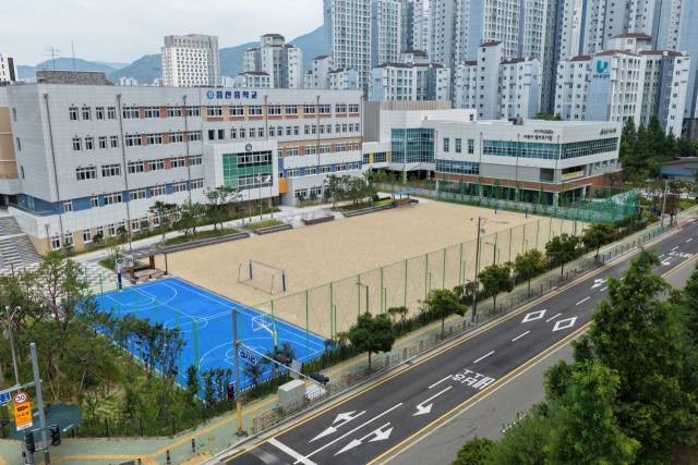 오는 16일 공식 개관·운영에 들어가는 증산다누리터 전경. 양산시 제공