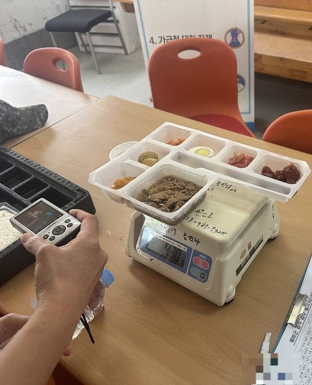 50사단은 예비군 훈련 중 점심식사 전 도시락 점검을 진행하고 있다. 50사단 제공