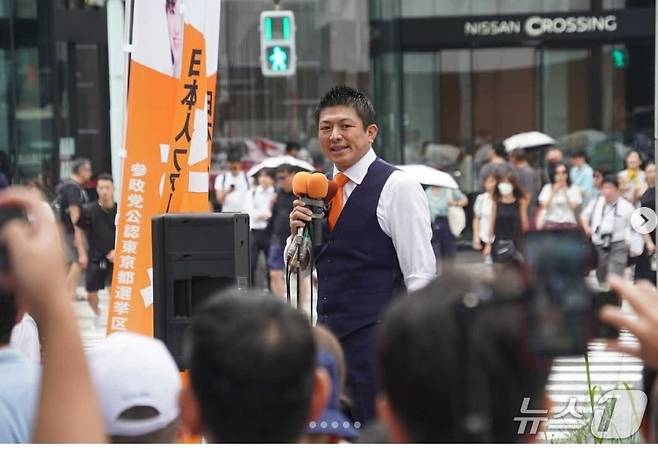 도쿄에서 참의원 선거 유세를 벌이고 있는 참정당의 가미야 소헤이(神谷宗幣) 대표. 출처: 인스타그램