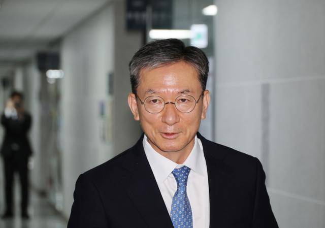 이재명 정부의 첫 법무부 장관 후보자로 지명된 더불어민주당 정성호 의원이 지난달 30일 국회 의원회관 의원실로 들어서고 있다. 연합뉴스