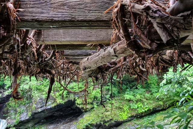 미요시시 이야노 가즈라바시 하부.