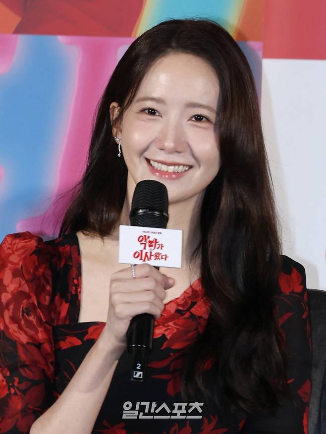 배우 임윤아가 9일 오전 서울 용산구 CGV용산아이파크몰에서 열린 영화 '악마가 이사왔다' 제작보고회에 참석해 인사말을 하고 있다. '악마가 이사왔다'는 새벽마다 악마로 깨어나는 선지를 감시하는 기상천외한 아르바이트를 하게 된 청년 백수 길구의 영혼 탈탈 털리는 이야기를 담은 악마 들린 코미디. 내달 13일 개봉. 서병수 기자 qudtn@edaily.co.kr /2025.07.09/