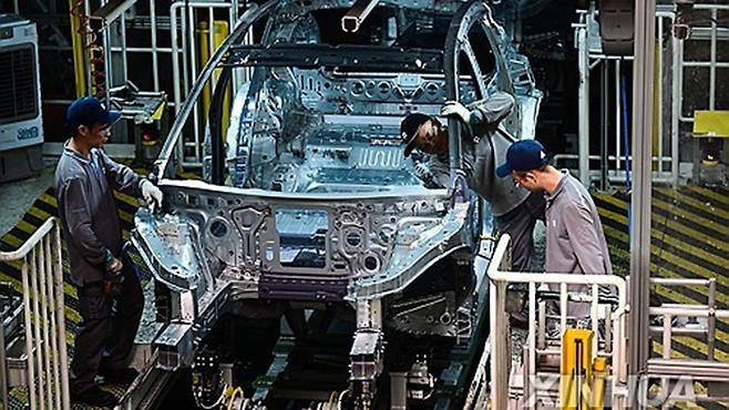 중국의 한 자동차 제조 공장