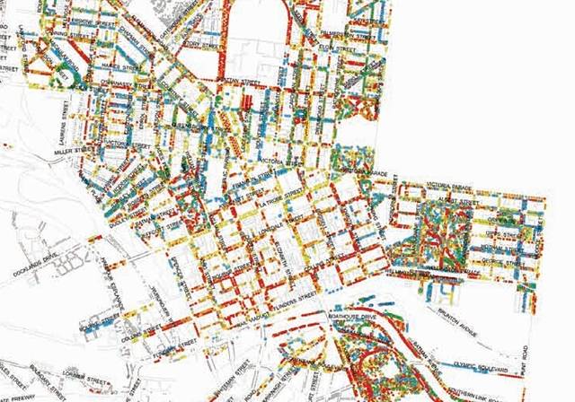 호주 멜버른은 기후위기에 대응한 도시숲 전략을 수립하면서 나무의 유효 수명과 거주 주민의 연령 분포 등을 조사해 식재 사업이 먼저 추진돼야 할 거리를 선별했다. 지도에 표시된 점들의 색깔이 붉은 색에 가까울수록 위험도가 높다는 것을 나타낸다. 관련 자료 캡쳐.