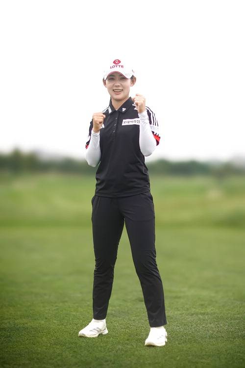 선전을 다짐하며 포즈를 취한 황유민.