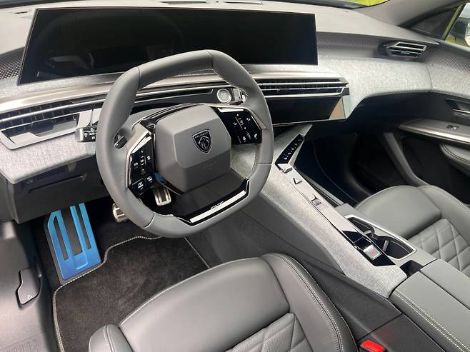 푸조 3008 스마트 하이브리드의 내부 모습/사진= 임찬영 기자