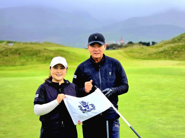 2005년 브리티시 여자오픈 우승자 장정(왼쪽)도 북아일랜드 원정대에 함께했다. 사진 제공=AGL