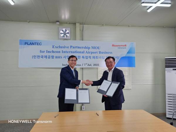 플랜텍은 지난 7일 첨단 공항물류 시스템 수요에 선제적으로 대응하고, 국내외 스마트 물류 시장에서 플랜텍의 기술 경쟁력을 더욱 강화하기 위해 하니웰과 공항 특수물류설비 분야의 기술협력에 관한 전략적 업무협약(MOU)을 체결했다