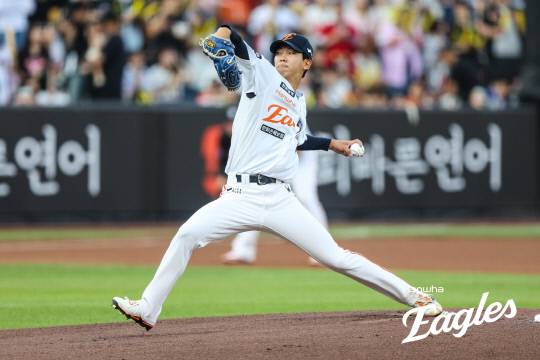 10일 대전 한화생명볼파크에서 열린 KIA 타이거즈와의 주중 3연전 전반기 마지막 홈 경기에서 황준서가 역투하고 있다. 한화이글스 제공
