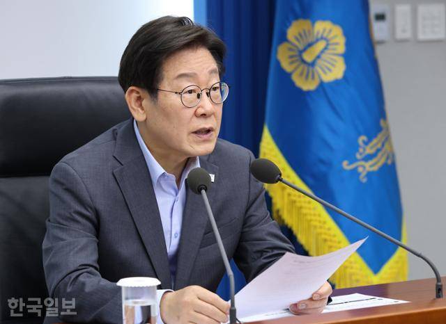 이재명 대통령이 10일 서울 용산 대통령실에서 수석보좌관 회의를 주재하고 있다. 왕태석 선임기자