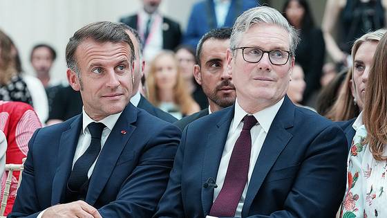 에마뉘엘 마크롱 프랑스 대통령과 키어 스타머 영국 총리가 2025년 7월 9일 영국 런던 대영박물관에서 열린 행사에 참석하고 있다. EPA=연합뉴스