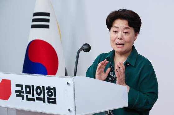 윤희숙 국민의힘 혁신위원장이 10일 오후 서울 여의도 당사에서 혁신위원회 제1차 회의 결과 브리핑을 하고 있다. 뉴스1