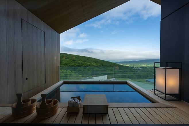 프라이빗 노천온천(로텐부로)를 갖춘 펜트하우스 객실 / 사진=무와 니세코