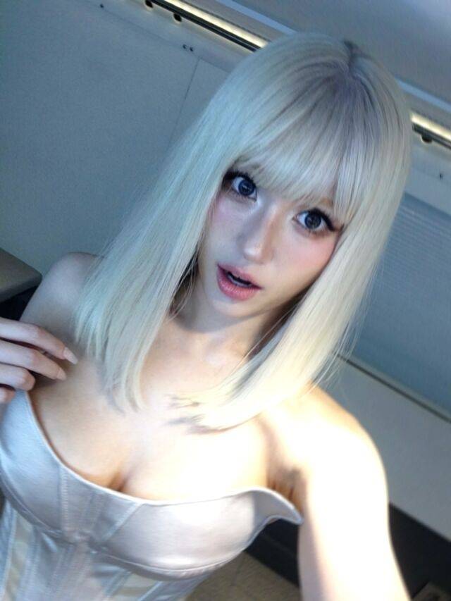 가수 전소미가 신곡 뮤직비디오 촬영 현장의 비하인드 사진을 공개했다. / 전소미 인스타그램 캡처