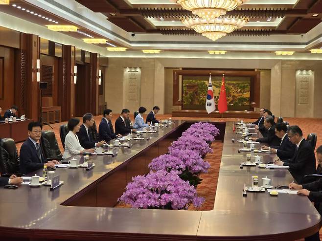 10일 이학영 국회 부의장과 여야 의원들이 베이징 인민대회당에서 자오러지 전국인민대표대회 상무위원장을 만났다. 베이징 특파원 공동 취재단