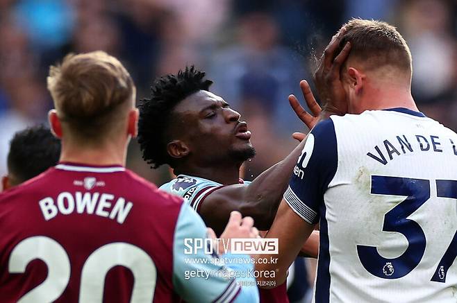 ▲ 쿠두스는 주로 우측 윙어 또는 공격형 미드필더로 뛰며, 손흥민과는 반대편에서 뛸 가능성이 크지만, 현대 축구에서 윙어들의 위치는 전술에 따라 유동적이다. 게다가 쿠두스는 좌측에서도 활동이 가능하며, 손흥민의 컨디션이나 계약 상황에 따라 주전 경쟁도 충분히 예상된다.