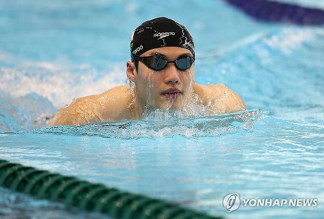 황선우 '오늘도 훈련 중' (진천=연합뉴스) 김성민 기자 = 경영 국가대표 황선우가 8일 충북 진천 국가대표선수촌에서 훈련하고 있다. 2025.7.8 ksm7976@yna.co.kr