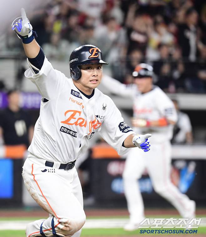10일 대전 한화생명 볼파크에서 열린 한화와 KIA의 경기. 9회말 2사 만루. 끝내기 안타를 날린 문현빈. 대전=송정헌 기자songs@sportschosun.com/2025.07.10/