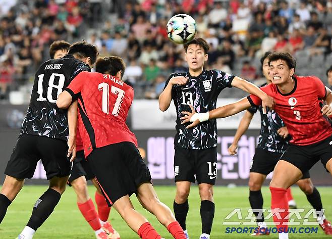 11일 오후 경기도 용인미르스타디움에서 열린 E-1 챔피언십(동아시안컵) 한국과 홍콩의 경기. 이호재가 헤딩슛으로 추가골을 넣고 있다. 용인=정재근 기자 cjg@sportschosun.com/2025.7.11/
