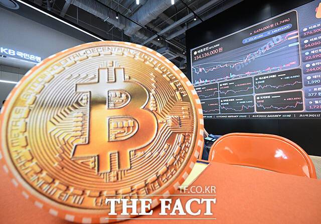 가상화폐 대장주 비트코인이 한때 11만6000달러를 돌파했다. /박헌우 기자