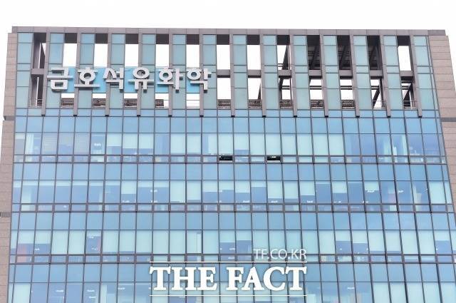 민주당이 자사주 취득 후 1년 내 소각을 의무화한 상법개정안을 발의하면서 자사주 13.4%를 보유한 금호석유화학의 소각 계획에 이목이 집중되고 있다. /더팩트 DB