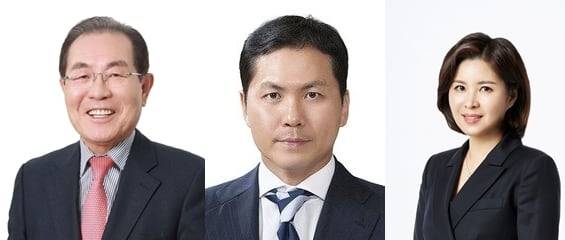 왼쪽부터 윤동한 한국콜마홀딩스 회장, 윤상현 부회장, 윤여원 콜마비앤에이치 대표./한국콜마