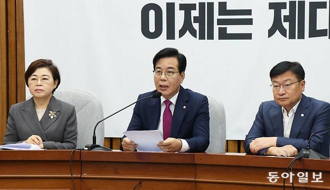 11일 오전 국회에서 열린 국민의힘 원내대책회의에서 송언석 비대위원장은 “국힘도 검찰개혁 동의한다며 법개혁특위 구성해 논의하자”고 제안했다. 2025.07.11 이훈구 기자 ufo@donga.com