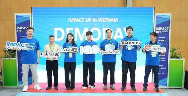 < (왼쪽부터) 고경환 임팩트재단 이사장, LabSD Phuong Ha 본부장, 에이닷큐어 하은지 CMO, 아이클로 김준배 대표, 스트레스솔루션 배익렬 대표, 리소리우스 송용근 이사, 김상범 임팩트재단 본부장 / 임팩트재단 제공 >