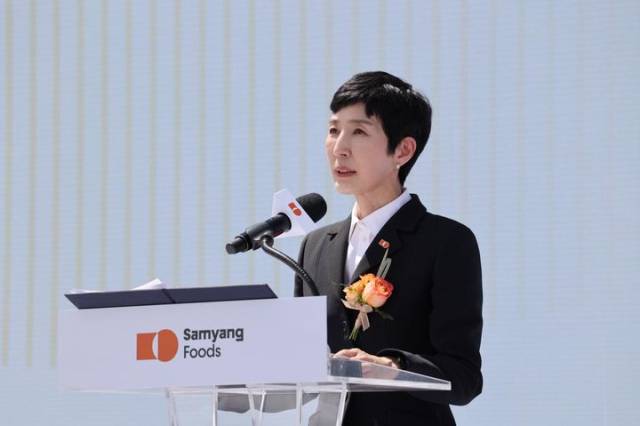 김정수 삼양식품 부회장이 지난달 11일 경남 삼양식품 밀양캠퍼스에서 열린 밀양 제2공장 준공식에 참석해 발언하고 있다. 사진 제공=삼양식품