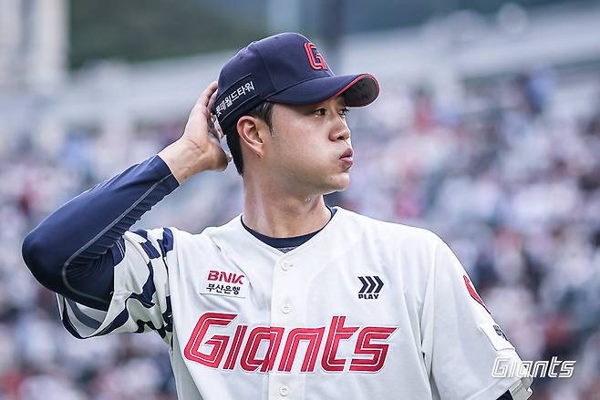 롯데 윤성빈은 전반기 제구 불안을 극복하며 후반기 반등을 예고했다. 사진제공|롯데 자이언츠