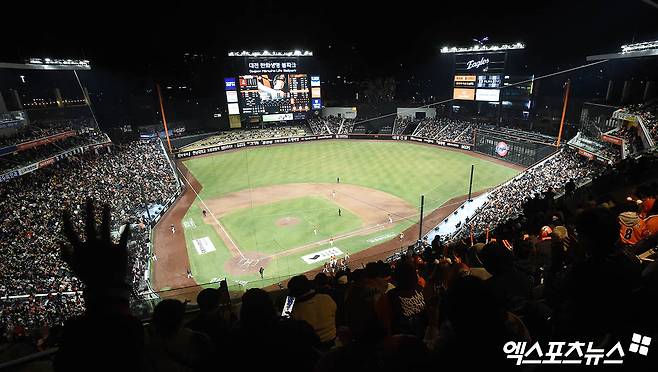 28일 오후 대전한화생명볼파크에서 열린 '2025 신한 SOL Bank KBO리그' 한화 이글스와 KIA 타이거즈의 경기, 만원 관중이 경기를 관람하고 있다. 엑스포츠뉴스 DB