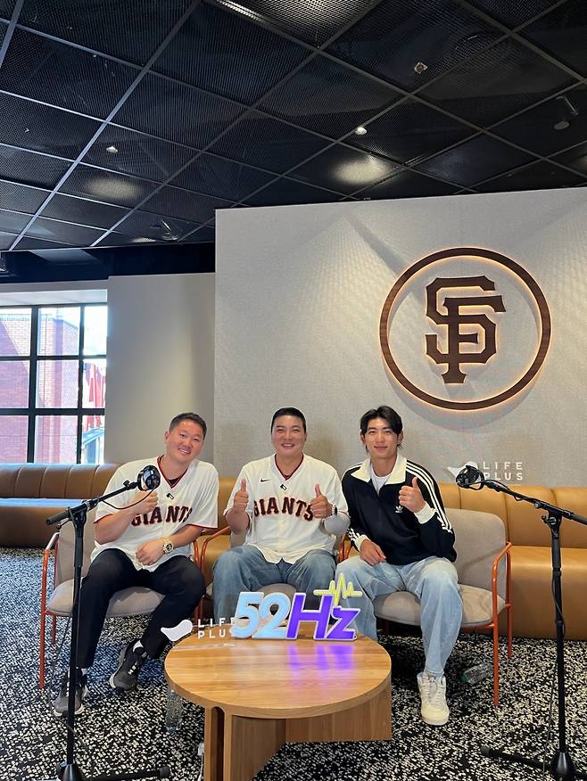 (왼쪽부터) 김진영, 김태균, 이정후. /사진=티케이오시비 제공