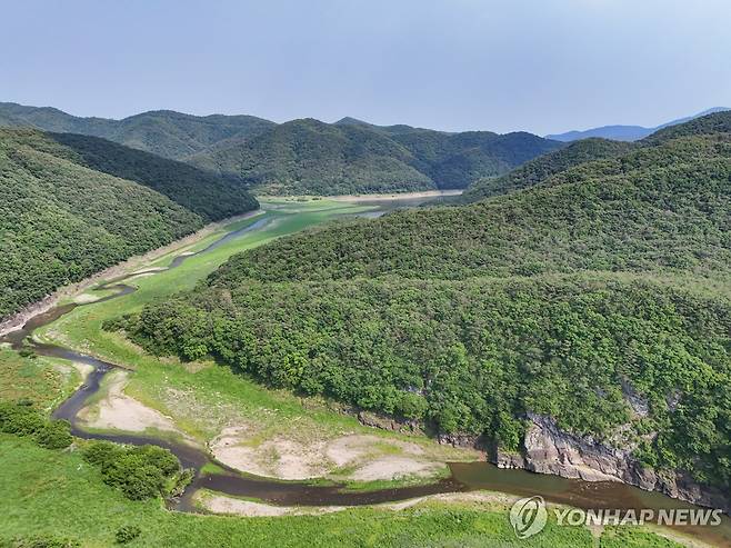 반구천과 반구대 암각화 (울산=연합뉴스) 임헌정 기자 = 27일 울산광역시 울주군 언양읍 반구천과 반구대 암각화. 2025.5.27 kane@yna.co.kr