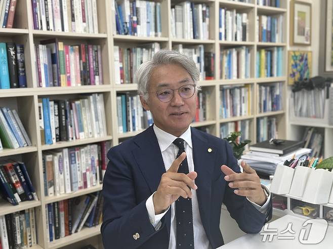 김동엽 북한대학원대학교 교수가 서울 종로구 북한대학원대학교에서 뉴스1과 인터뷰를 하고 있다. 2025.7.12/뉴스1 ⓒ News1 최소망 기자