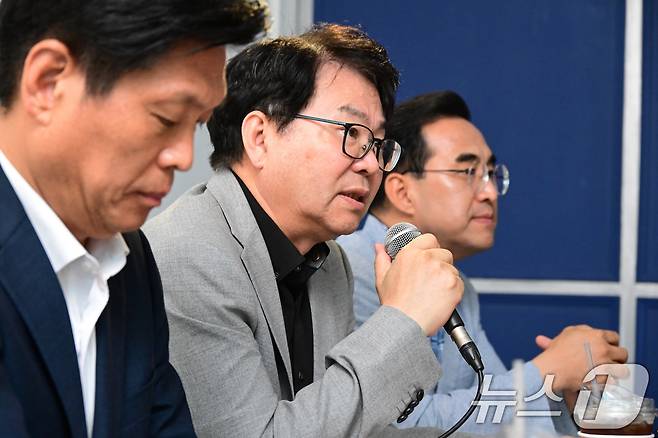 이한주 국정기획위원회 위원장이 13일 서울 종로구 정부서울청사 창성동 별관 인근 카페에서 열린 기자간담회에서 모두발언을 하고 있다. (공동취재) 2025.7.13/뉴스1 ⓒ News1 김성진 기자