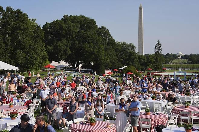4일 백악관에서 서명식 행사를 연 트럼프 대통령. 워싱턴=AP 뉴시스