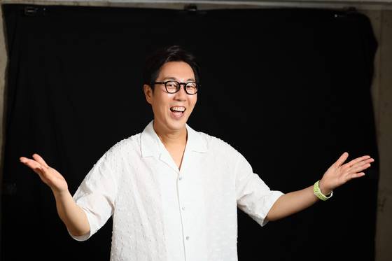 데뷔 26년 차가 된 김영철. 50대 이후 행복의 열쇠를 찾아낸 그를 서울 한남동에 위치한 사무실에서 만났다. 김현동 기자