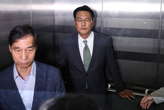 윤석열 정부 외교라인 핵심 인사인 김태효 전 국가안보실 1차장이 지난 11일 피의자 신분으로 조사를 받기 위해 서울 서초구 순직해병 특검팀 사무실로 향하고 있다. 연합뉴스