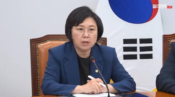 ▲김현 더불어민주당 의원이 지난 3일 국회 본관 민주당 정책조정회의에서 KBS 방문진 이사 불법 임명 강행 등 방송장악을 한 이진숙 방송통신위원장이 이재명 대통령과 자신의 임기를 맞춰달라는 것은 뻔뻔하다고 비판하고 있다. 사진=더불어민주당 영상 갈무리