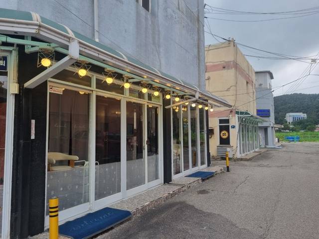 파주시는 파주읍 연풍리 성매매집결지 내 성매매업소 20여 곳에 대해 건축물 용도변경 위반에 따른 행정처분 절차에 착수했다. 파주시 제공