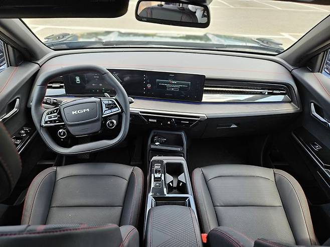 KGM 액티언 하이브리드 앞좌석. ⓒ데일리안 정진주 기자