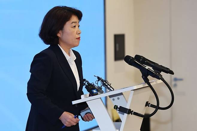 김건희 여사 관련 의혹 사건을 수사하는 민중기 특별검사팀의 오정희 특검보가 지난 8일 서울 종로구 KT광화문빌딩에서 정례 브리핑을 하고 있다. ⓒ연합슈스