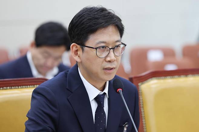 배경훈 과학기술정보통신부 장관 후보자가 14일 오후 서울 여의도 국회 과학기술정보방송통신위원회에서 열린 인사청문회에서 의원 질의에 답하고 있다. 뉴스1