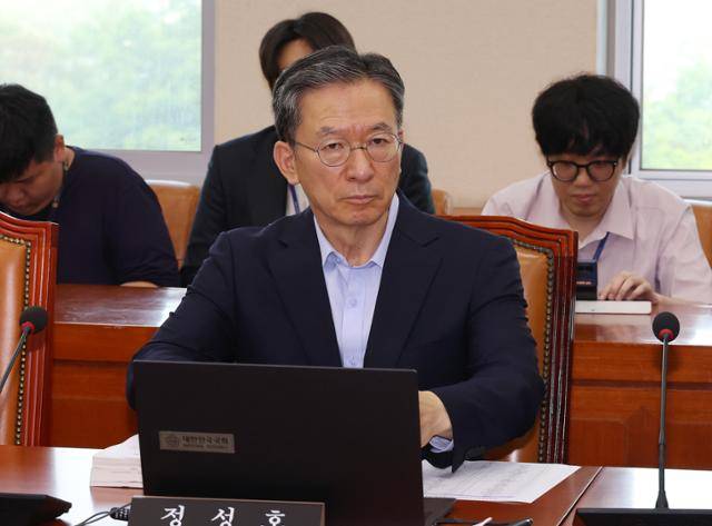 정성호 법무부 장관 후보자가 9일 국회에서 열린 기획재정위원회 전체회의에 참석해 의원 질의를 듣고 있다. 연합뉴스