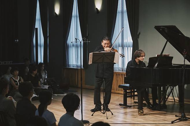 더하우스콘서트 제공