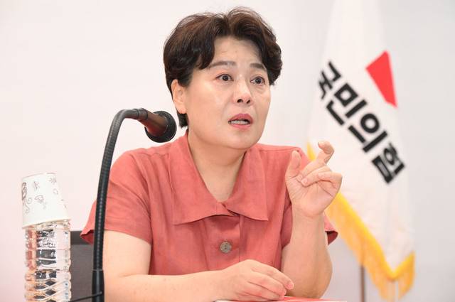 윤희숙 국민의힘 혁신위원장이 13일 서울 여의도 국민의힘 당사에서 기자간담회를 하고 있다. 최현규 기자