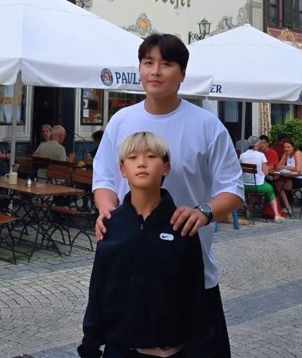 이시안 소셜 미디어 계정 캡처