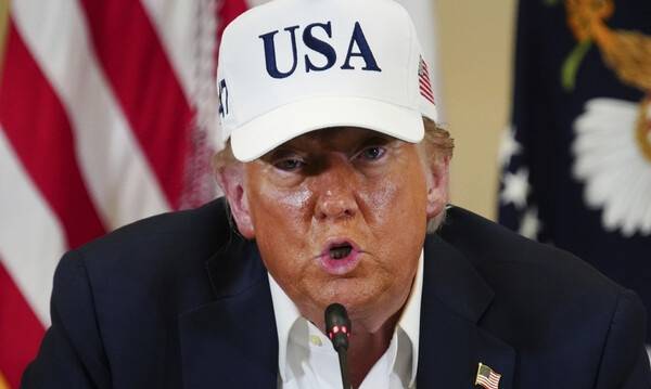 도널드 트럼프 미국 대통령이 지난 11일 텍사스주 커빌의 홍수 비상운영센터를 방문해 발언하고 있다. 커빌 AP 연합뉴스